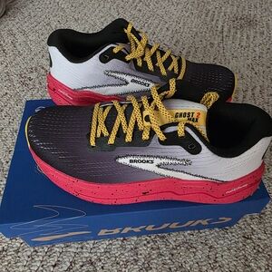 Brooks Ghost 2 Mickey mouse Sneakers Women's size 7